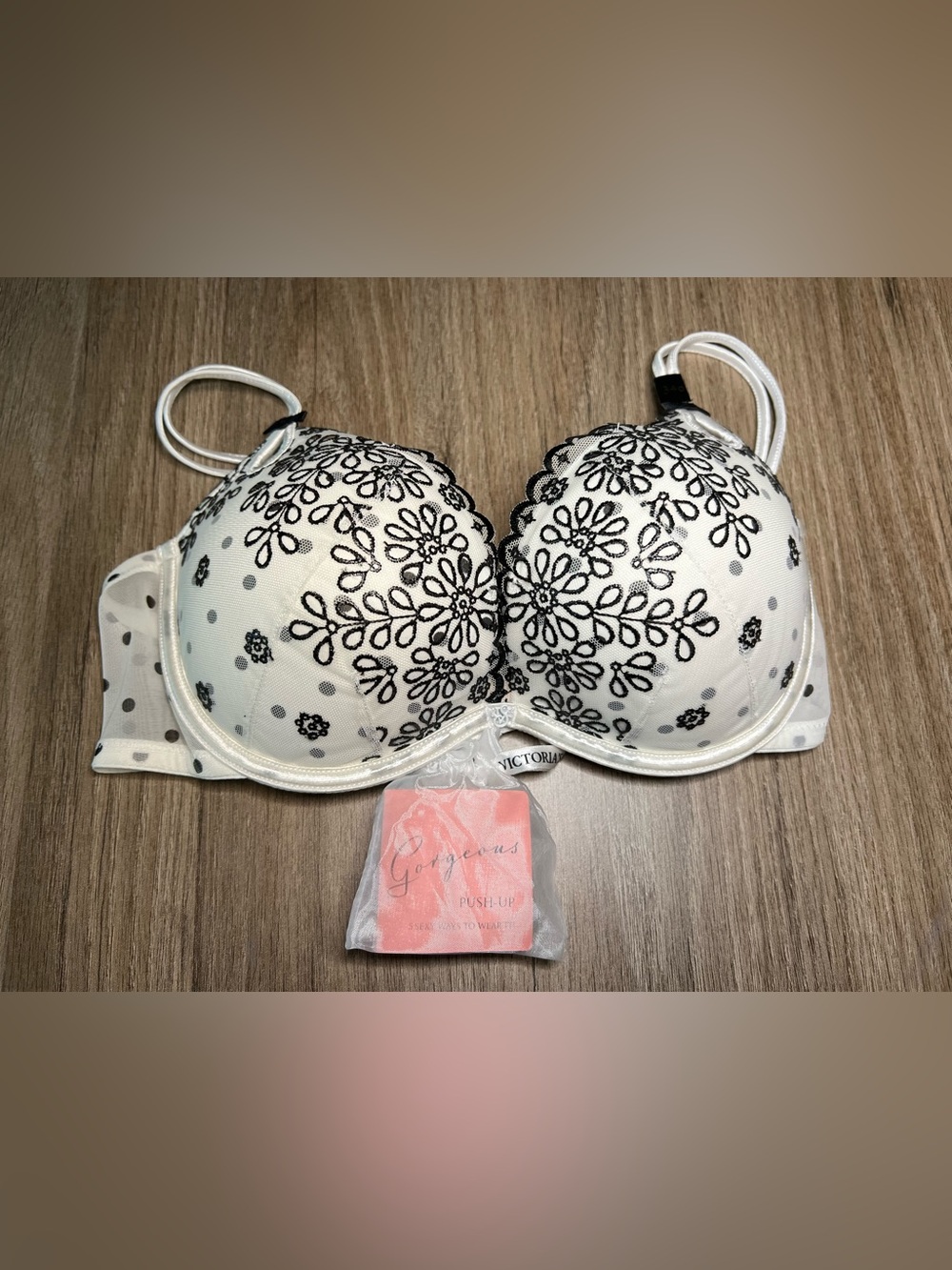 NWT VS Victoria’s Secret Gorgeous Push-Up Bra 34D